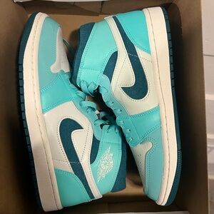 Air Jordan Retro 1 Nike SE ladies size 8.5
